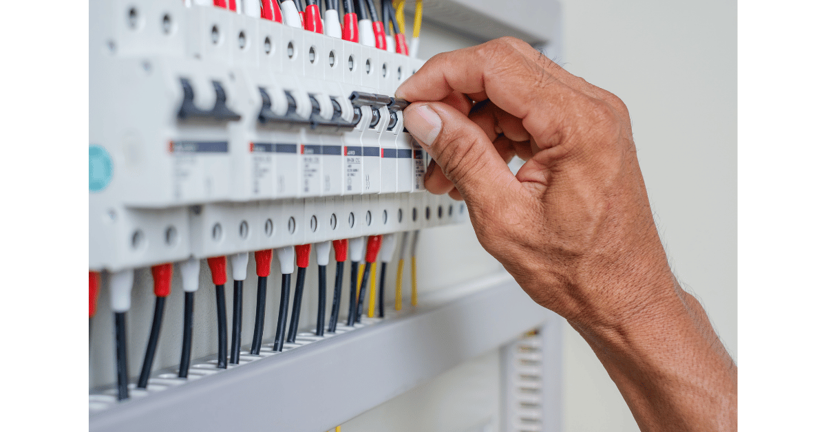 Circuit Breaker untuk Perlindungan Arus Pendek Pada Genset